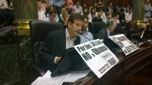 “El PRO quiere ocultar el dengue  bajo la alfombra”
