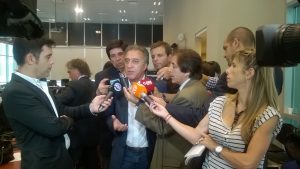 Pitrola acusó a Prat Gay de firmar un tratado colonial equivalente al canje 1 y 2