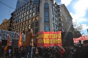 “Hay un pacto entre la Corte Suprema  y el gobierno de Macri para que el tarifazo siga adelante”