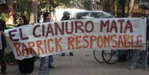“No quieren dar la cara porque encubren a la Barrick”