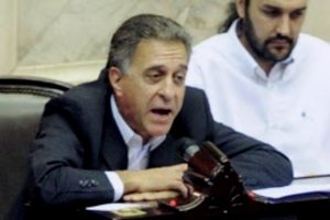 Reforma política: “Una democracia rehén de los grupos económicos»