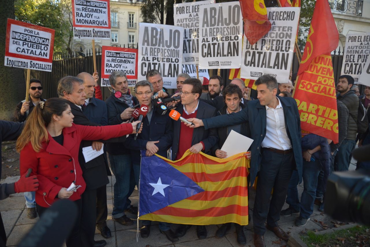 Cataluña: Movilización del FIT a la Embajada de España