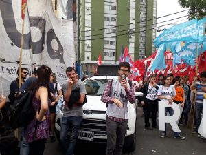 La FUBA se movilizó: “Con más policías que docentes quieren hacer pasar el pacto de Barbieri con Macri para ajustar la UBA”