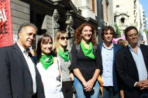 “Legal o clandestino, ese es el debate”
