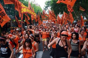 Marchamos hacia el Congreso para respaldar el reclamo histórico por el aborto legal seguro y gratuito