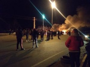 La patota de la burocracia del sindicato petrolero desaloja el piquete de los docentes chubutenses