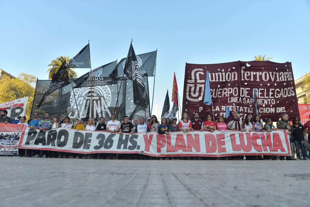 Enorme movilización obrera a Plaza de Mayo por los reclamos de ocupados y desocupados