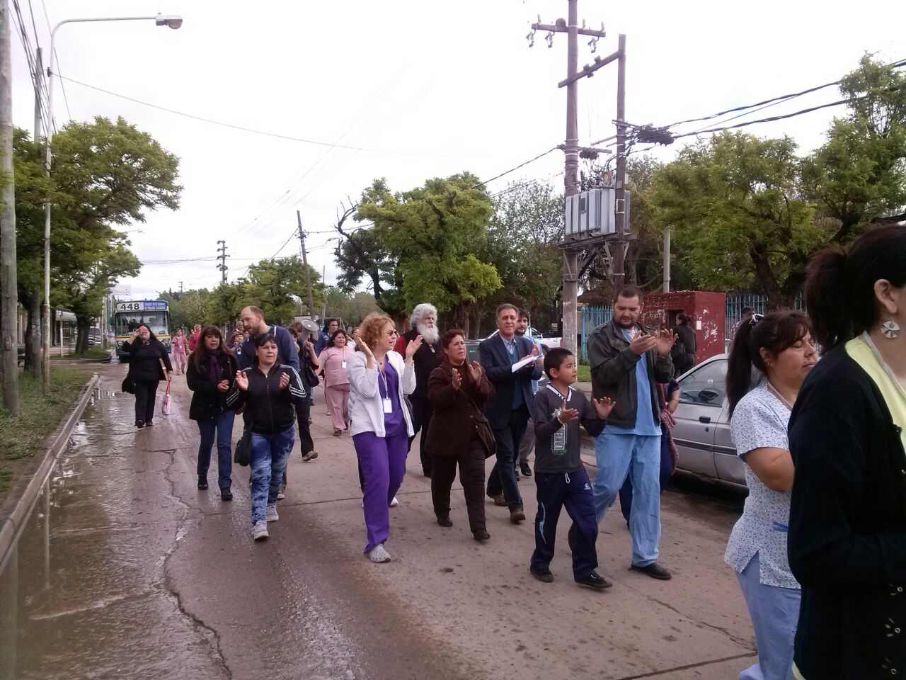 Pitrola participó del abrazo de los trabajadores al Hospital Mercante, en huelga por la seguridad del Hospital