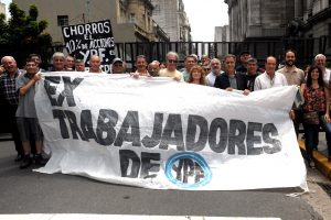 Concentración de Ex Trabajadores de YPF frente al Senado
