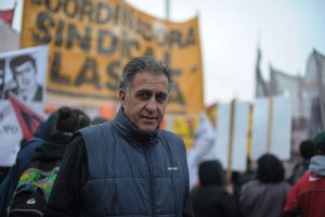 [Viernes 6, 12 h] Néstor Pitrola en Campana