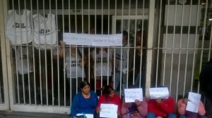 Ministerio de trabajo ocupado por trabajadores de cooperativas y programas de capacitación despedidos