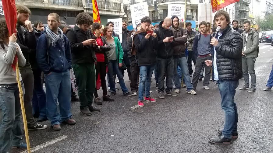 Gabriel Solano en la marcha que pidió justicia por Ángel Verón