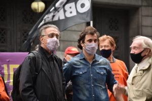 Pitrola en un acto frente al Congreso: “La nueva movilidad debutó con otra confiscación, por eso reclamamos $15000 de aumento de emergencia”