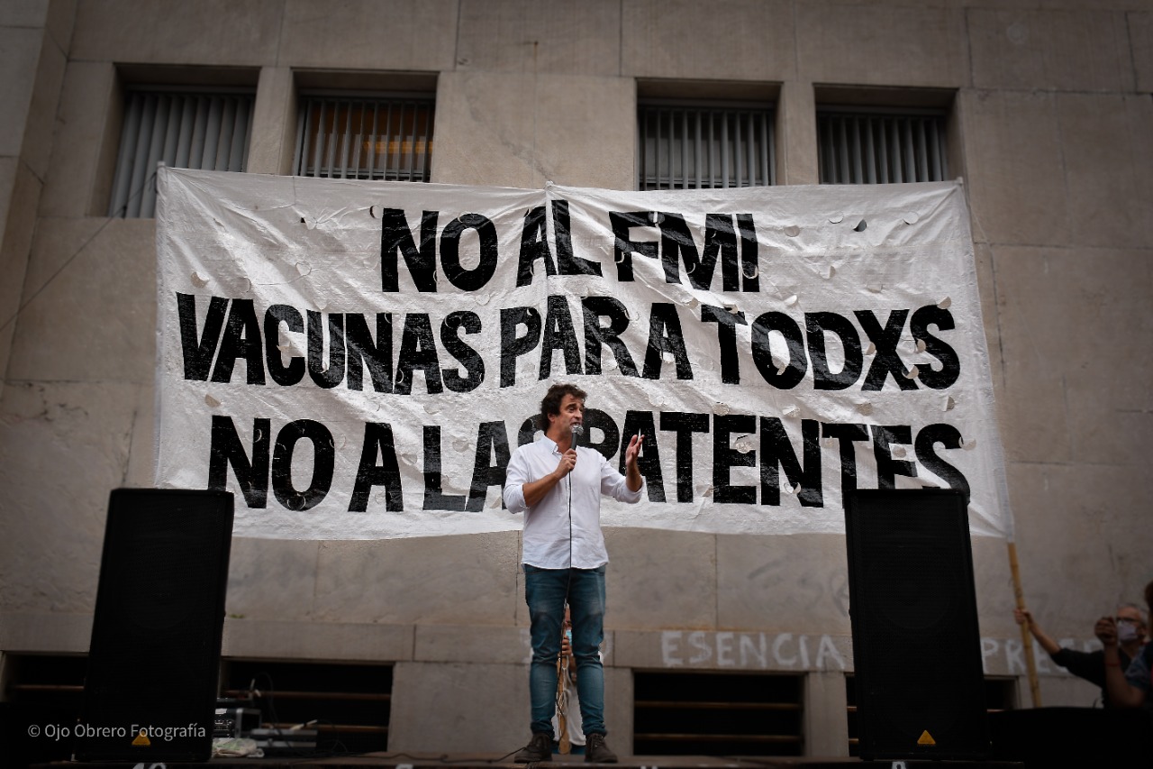 Gabriel Solano: “La liberación de patentes no puede depender de las condiciones de los laboratorios privados.”