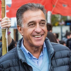 [Viernes 8/10] Néstor Pitrola en Merlo