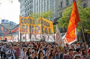 “La lucha victoriosa de residentes como la del Sutna señalan el camino para recuperar el salario”