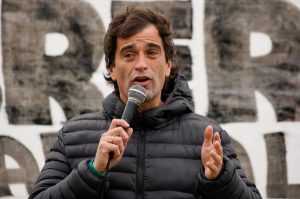 Gabriel Solano: «Milei es un extraño caso de ‘libertario’ que defiende la monarquía»