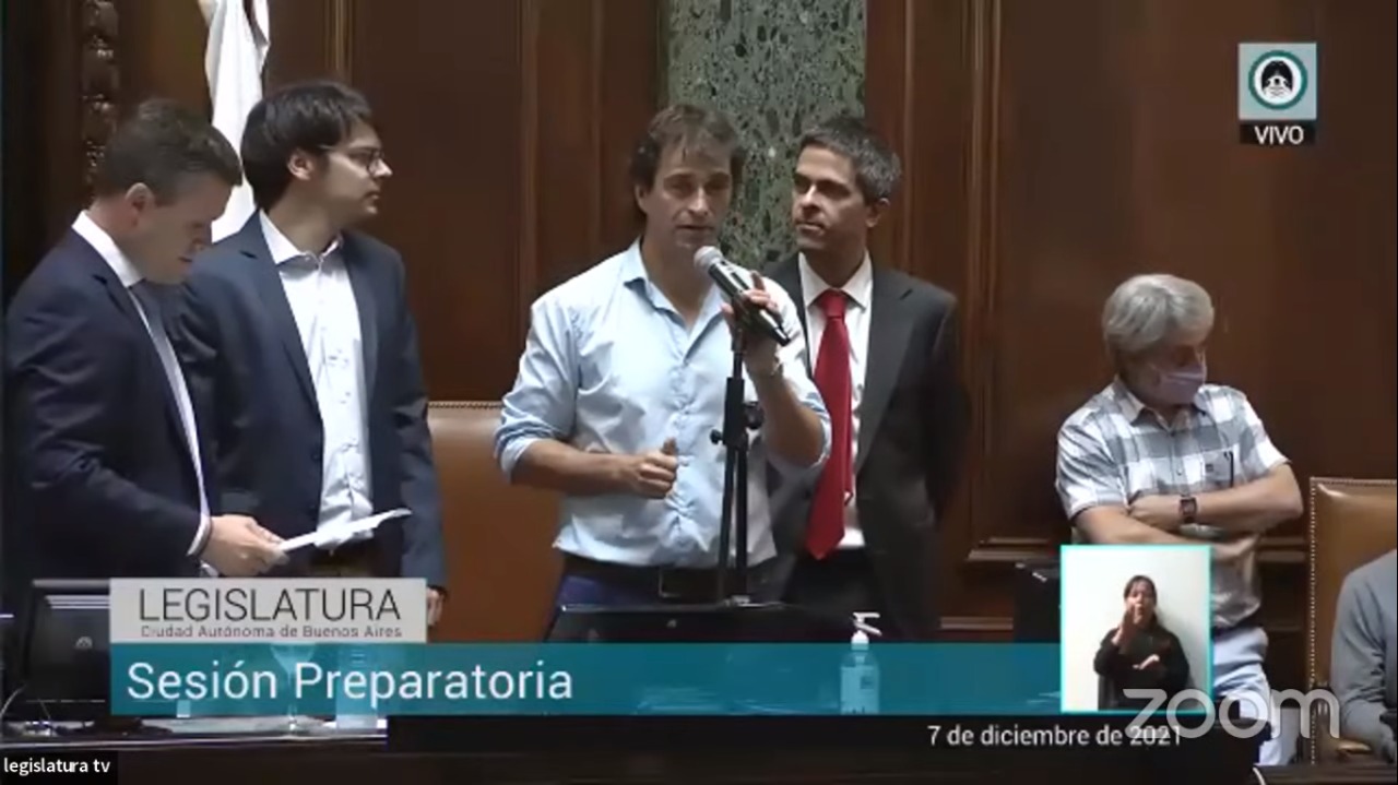 Gabriel Solano juró como legislador de la Ciudad de Buenos Aires por el Frente de Izquierda Unidad