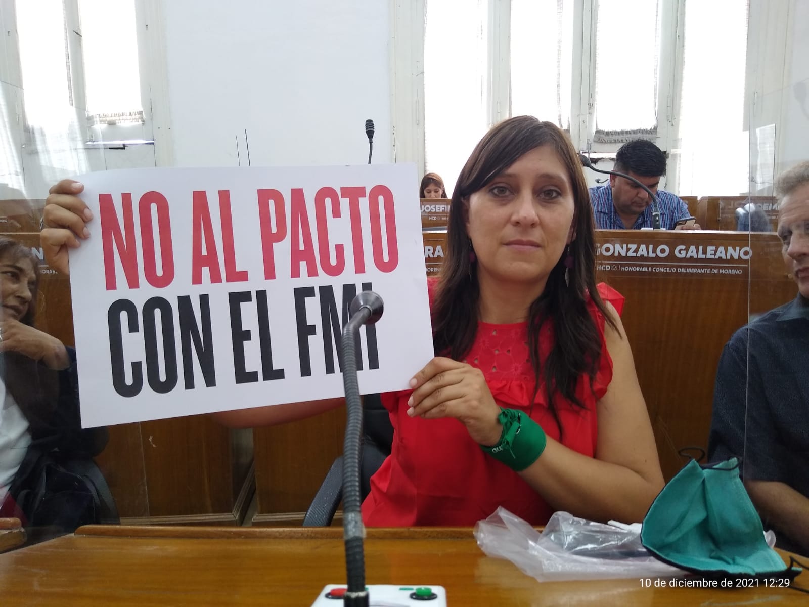 Lorena Pereira juró y asumió como primer Concejala en Moreno por el FIT-U