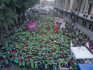 Dos actos y una plaza: el acuerdo del gobierno con el FMI divide aguas el 8M