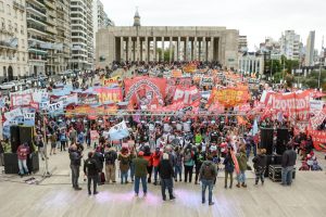 Un acto multitudinario en el Monumento a La Bandera del Encuentro Memoria Verdad y Justicia