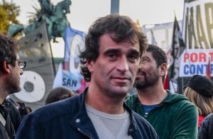 Gabriel Solano cruzó a Milei y lo comparó con los supremacistas blancos de Estados Unidos