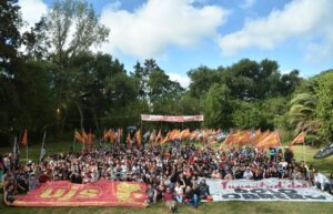 Con las luchas populares y no con el FMI