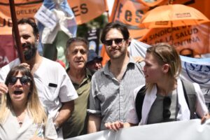 El Dip. Guillermo Kane estuvo una Plaza de Mayo repleta de trabajadores de la salud que luchan por un salario igual a la canasta familiar