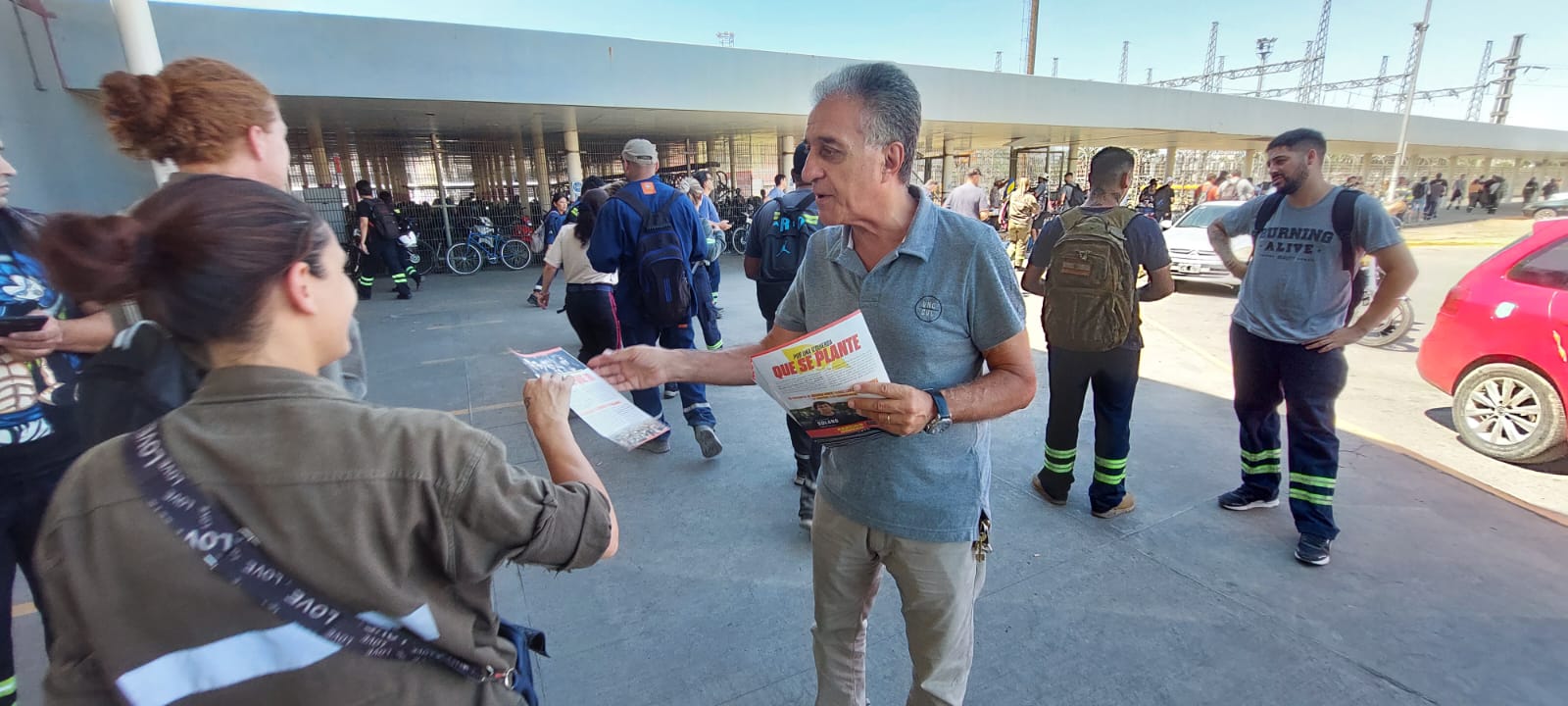Néstor Pitrola en Campana: “Luche y se van…todos los políticos capitalistas”