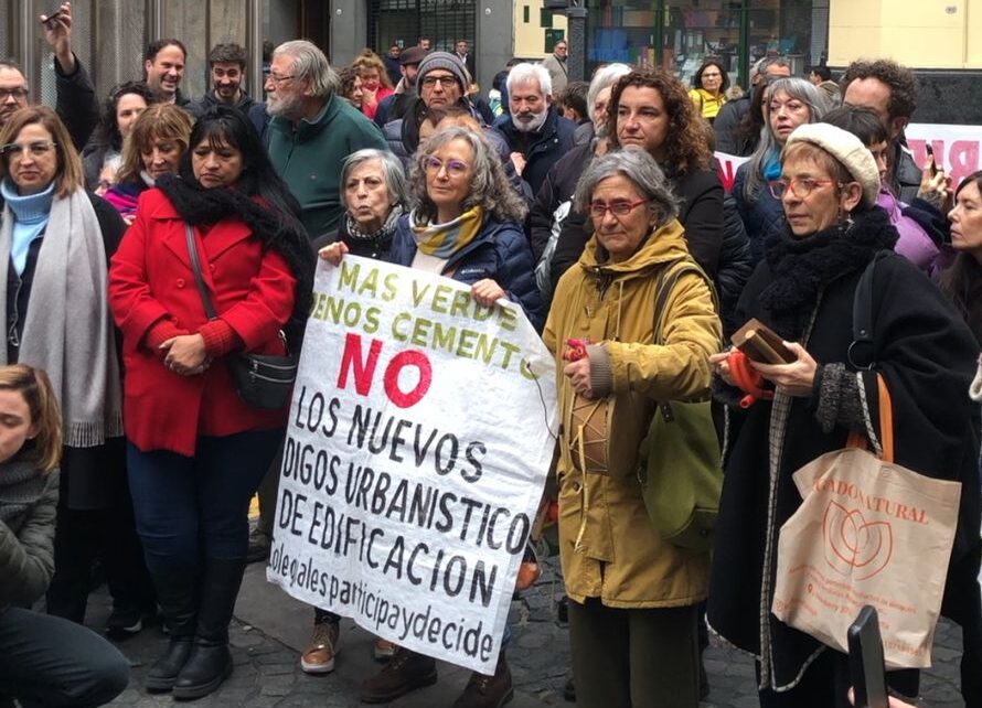 Vanina Biasi acompañó a vecinos de 20 barrios porteños que protestaron frente a la legislatura contra el código urbanístico