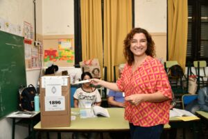 Votó Vanina Biasi
