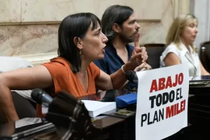 Romina Del Plá: “La movilidad jubilatoria no acepta dilaciones. La necesidad y urgencia debe estar en la recomposición de los ingresos”