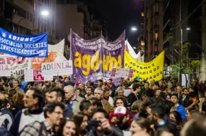 El 23 toda la comunidad educativa continúa su plan de lucha para terminar con la motosierra de Milei contra la educación pública
