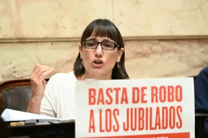 Romina Del Plá: «Este saqueo está logrando que los jubilados consoliden su intervención y su agrupamiento»