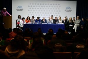 Vanina Biasi: «Hay que luchar contra el gobierno de Milei»