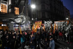 Basta de despidos, reincorporación de todos los despedidos de la industria y del Estado