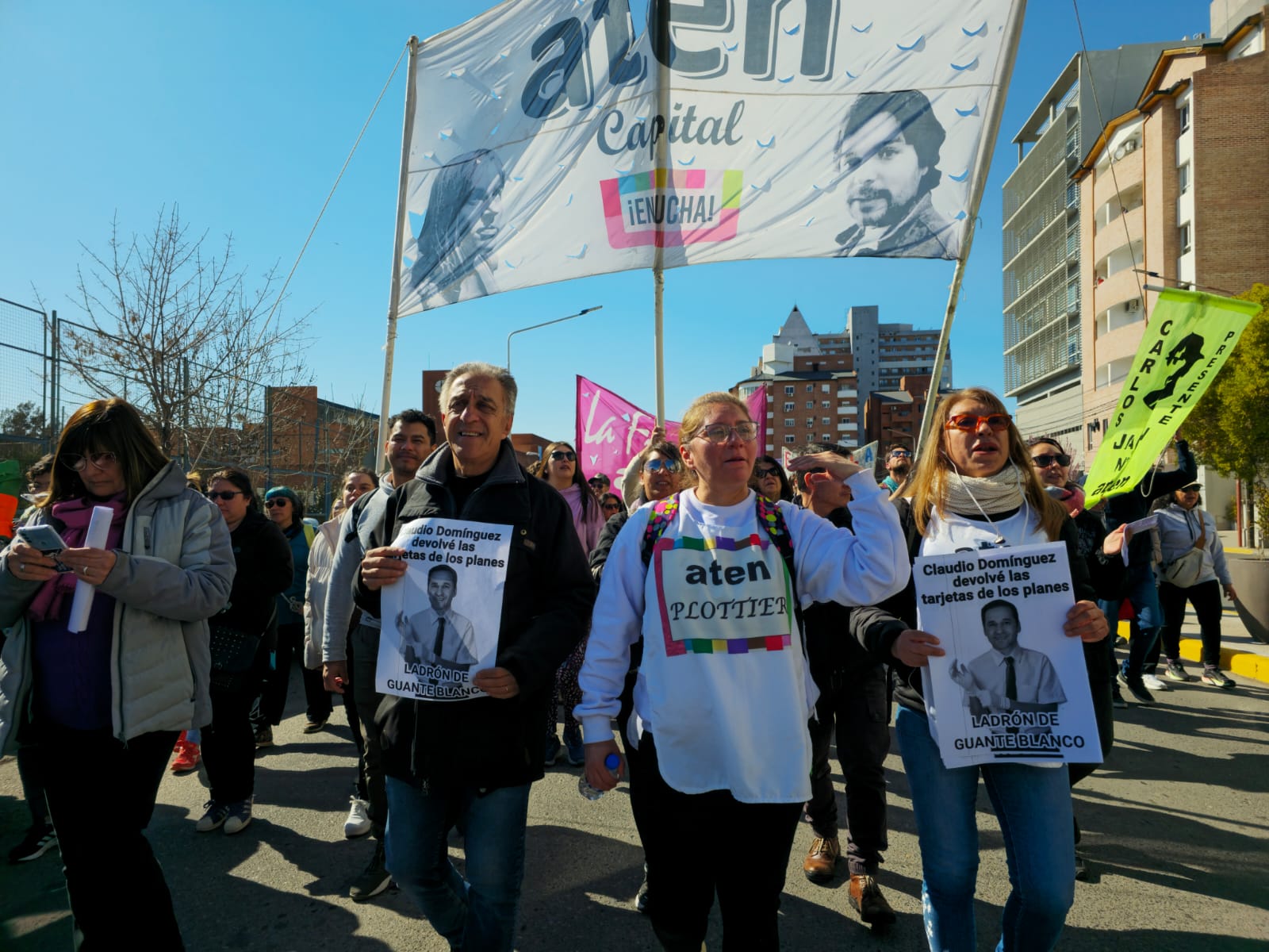 Néstor Pitrola: “El Partido Obrero viene a acompañar esta huelga exigiendo a las centrales que rompan su colaboracionismo con Milei y convoquen ya mismo un paro activo y un plan de lucha hasta derrotar a Milei”