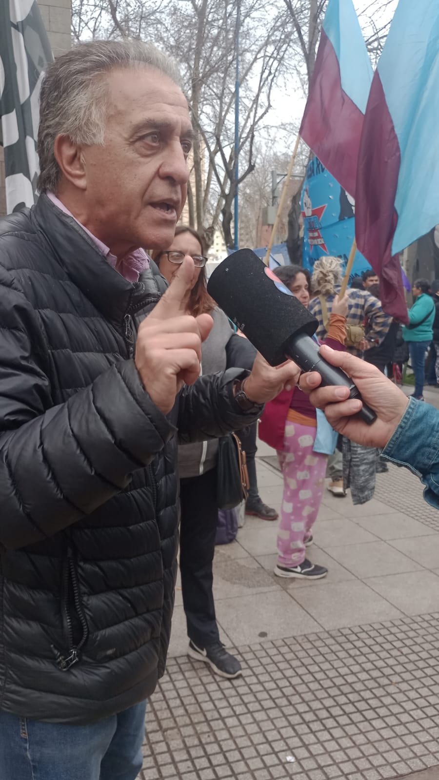 Néstor Pitrola: “La mesa del diálogo ‘antisocial’ con Sturzenegger y Pettovello es una declaración de guerra contra los trabajadores. El 7/8 vamos a Plaza de Mayo”