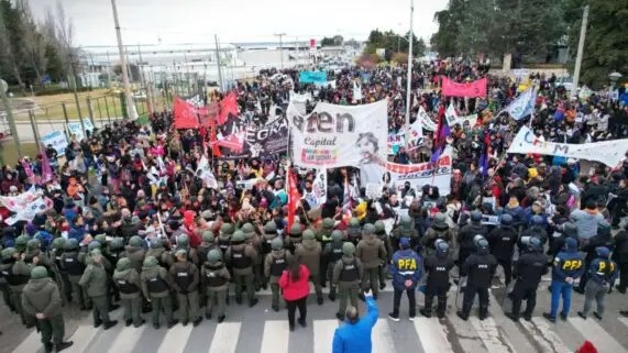 Néstor Pitrola llega a Neuquén para apoyar la huelga docente: “El triunfo de la huelga docente es fundamental para derrotar todo el plan de Milei y los gobernadores contra los trabajadores”