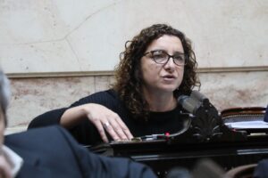 Vanina Biasi: «El Presupuesto 2025 es un compromiso de pago de deuda con brutales recortes a los trabajadores, la educación y la salud»