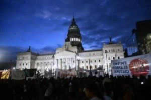 Vanina Biasi: «Estamos reclamando que la sesión convocada en Diputados para el próximo martes incorpore el rechazo al DNU 70»