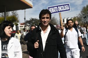 Solano cruzó a Adorni: «La xenofobia es un recurso para justificar la asfixia presupuestaria y la privatización de la salud y la educación