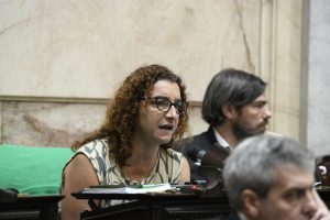 Vanina Biasi: «Presentamos un proyecto para rechazar el nuevo acuerdo colonial con el FMI de Milei y Caputo»