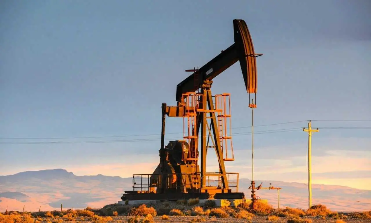 EXPROPIACIÓN Y NACIONALIZACIÓN BAJO CONTROL OBRERO DE LA INDUSTRIA HIDROCARBURÍFERA