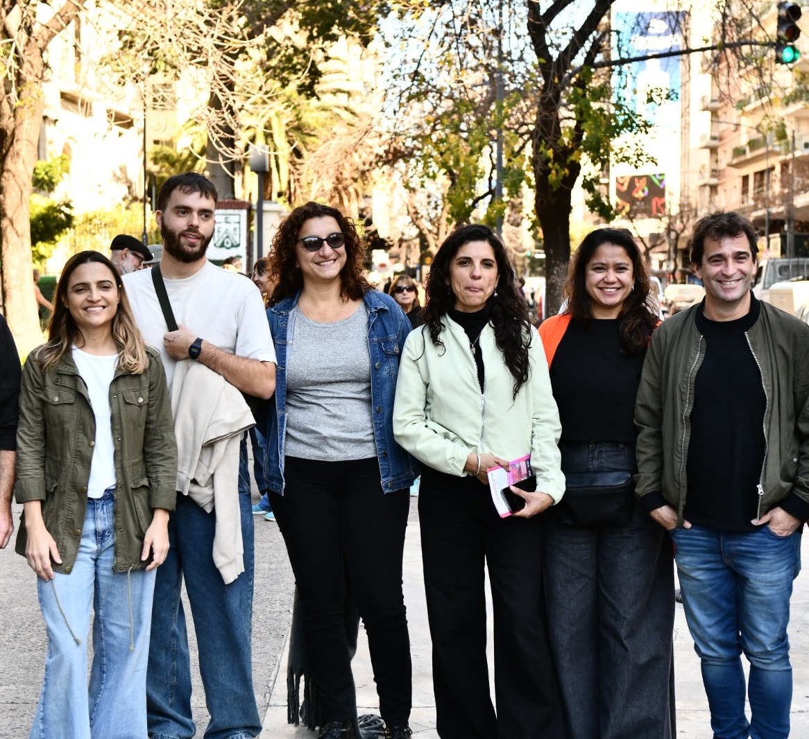 Vanina Biasi y candidatos del FITU en la ciudad de Buenos Aires