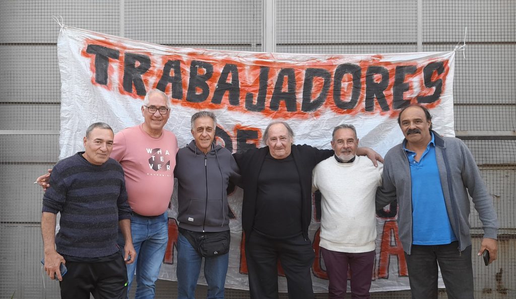 Néstor Pitrola en la fábrica de Morvillo ocupada por los trabajadores