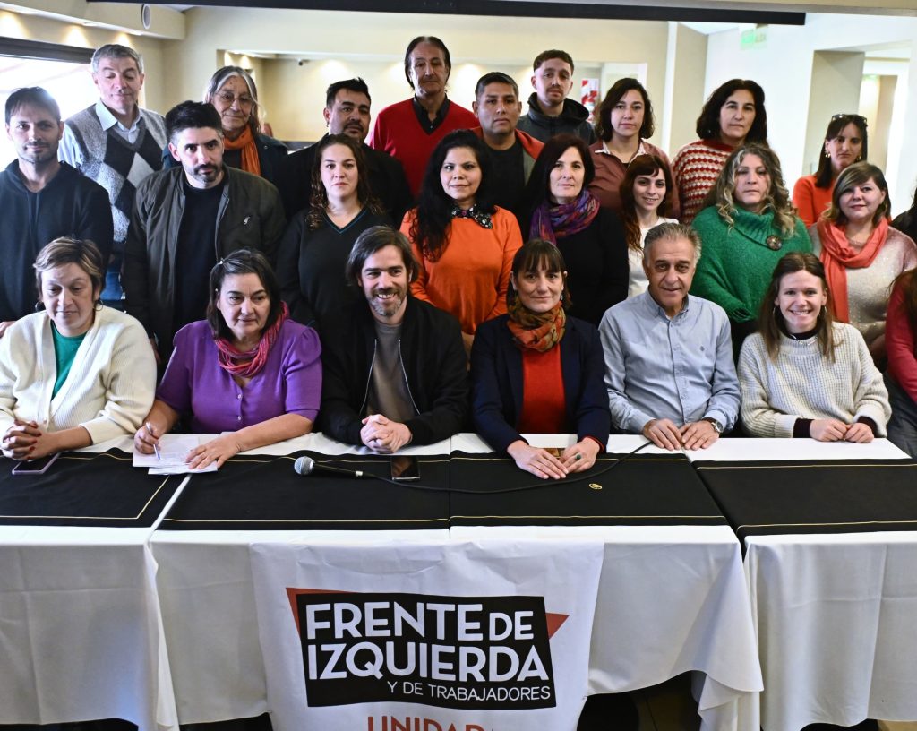 Romina Del Plá, Nicolás del Caño Néstor Pitrola junto a otros candidatos y candidatas del Frente de Izquierda en PBA