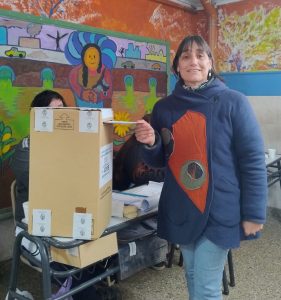 Votó Romina Del Plá: «Estas elecciones tienen lugar en el marco de un alza del malestar social, por la crisis económica y la corrupción del gobierno»