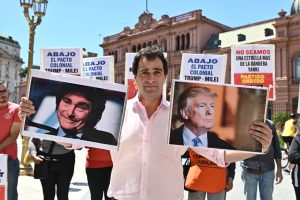 Solano: “Para intentar su salvación, Milei le entrega el gobierno a Donald Trump”