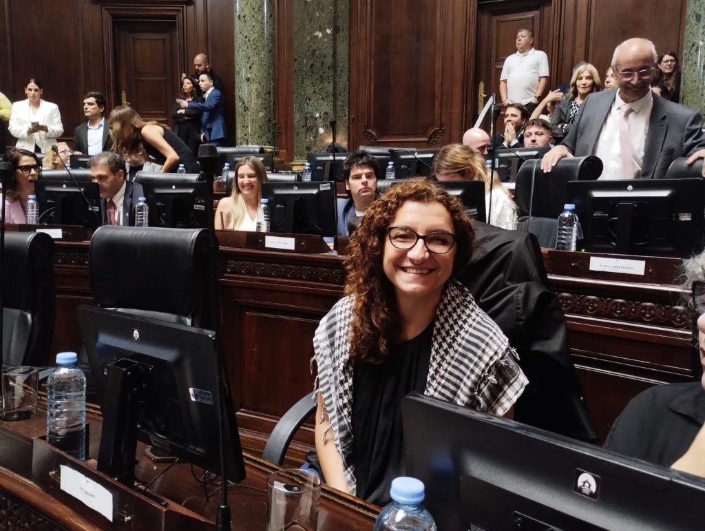 Asumió Vanina Biasi como diputada del Frente de Izquierda